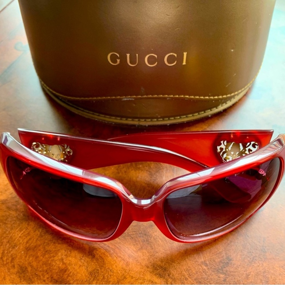 GUCCI Red Heart Sunglasses - Basically Brand New - Picture 4 of 8